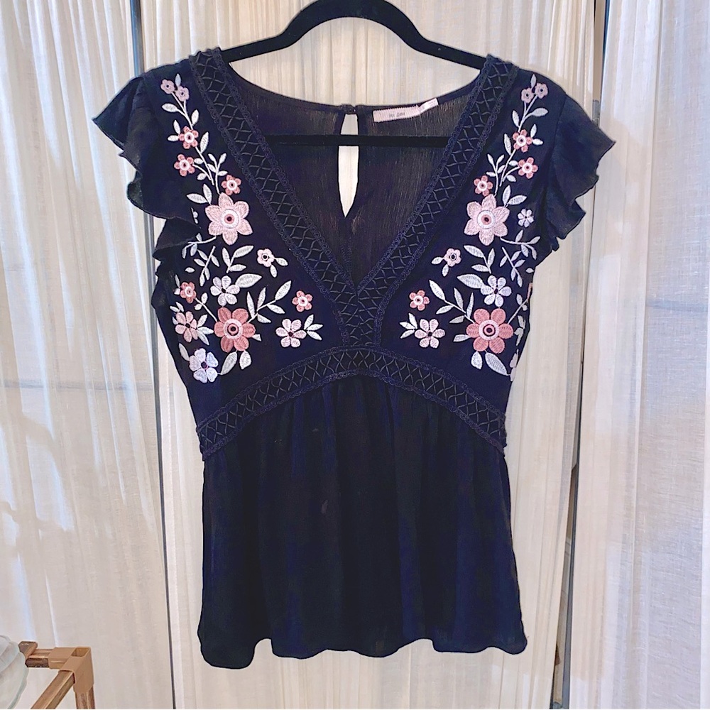 Mi Ami Embroidered Flutter Sleeve Peplum Blouse Size Small